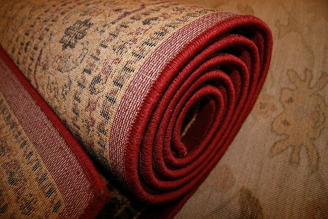 Larangan Sujud  Dengan  Menempelkan  Siku  Di  Tanah  (Lantai)